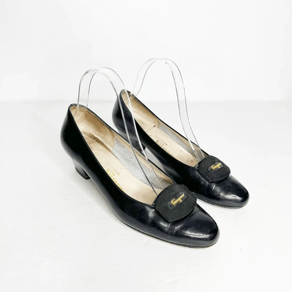 VTG SALVATORE FERRAGAMO Black leather logo vamp block heel pump womens 8 B